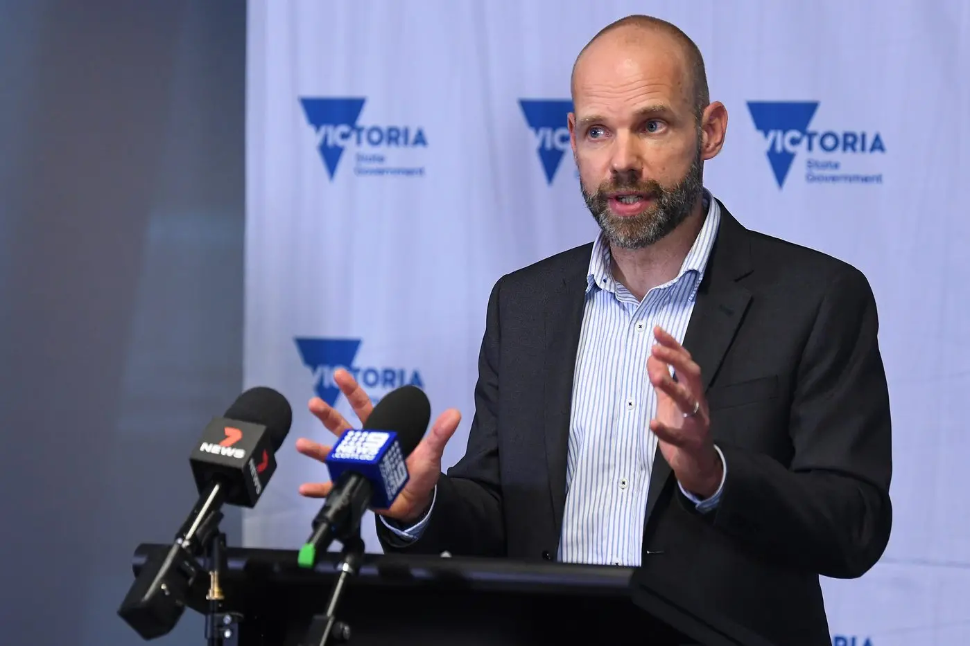 MASK UP: Victorian COVID-19 Commander Jeroen Weimar said the next two days in Victoria will be crucial to containing the latest outbreak: PHOTO: AAP