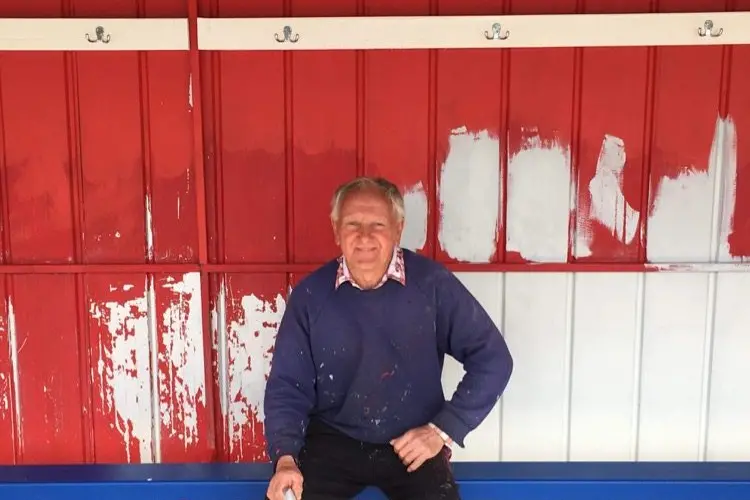 LONG\\u2013TIME VOLUNTEER: Beechworth\\'s Garry Jarvis has been a central umpire in footy for 40 years and helps with general maintenance of the BFNC facilities and grounds.