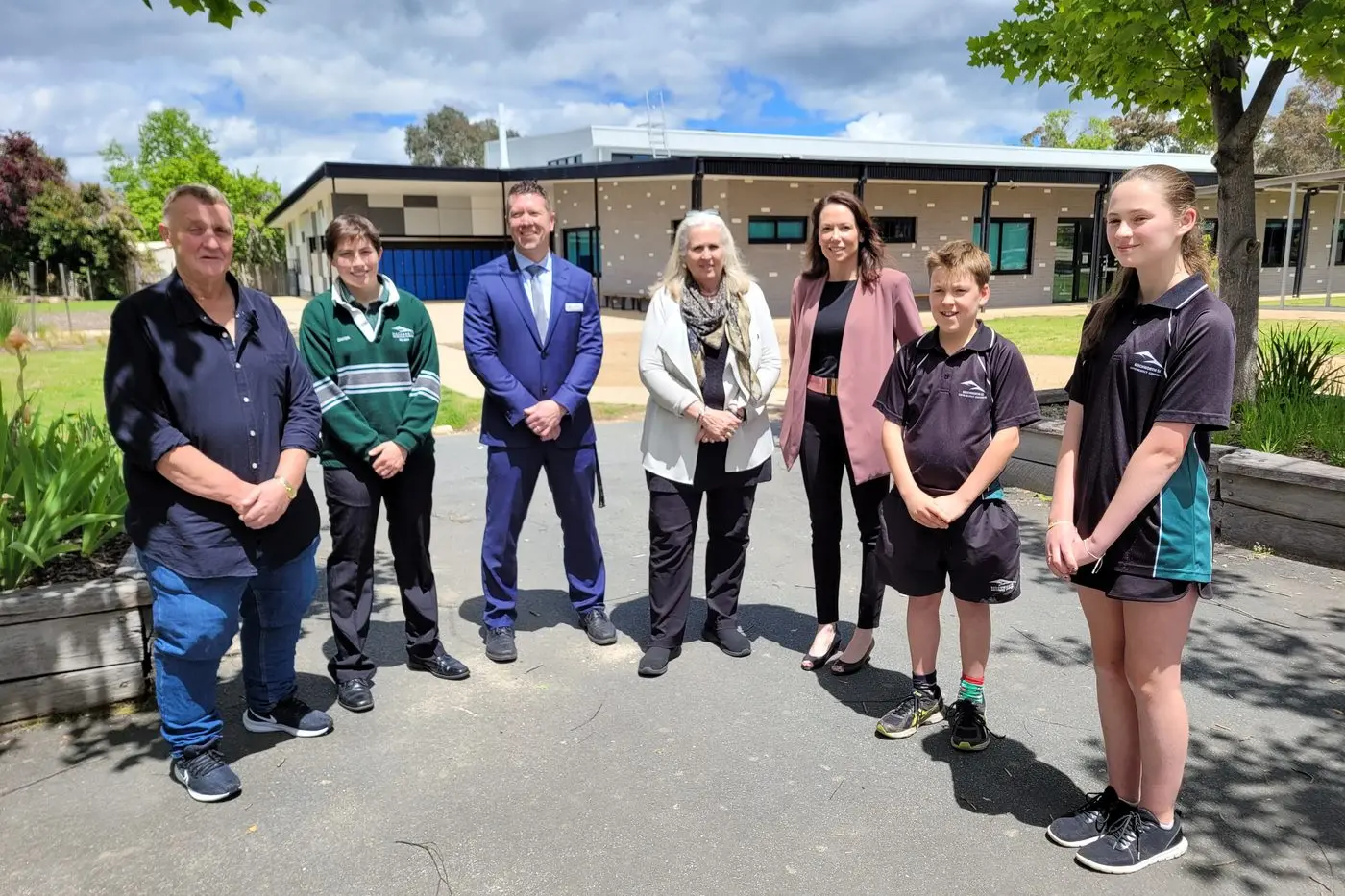 COMMITTED: Labor candidate for Benambra Mark Tait (left), Beechworth Secondary College (BSC) student Lexi Bussell, BSC assistant principal Luke Wakefield, BSC principal Patricia Broom, Jaclyn Symes MP with BSC students Alastair Merritt and Aya Milsome at last week\\'s announcement at the school. PHOTO: Coral Cooksley Id:33356
