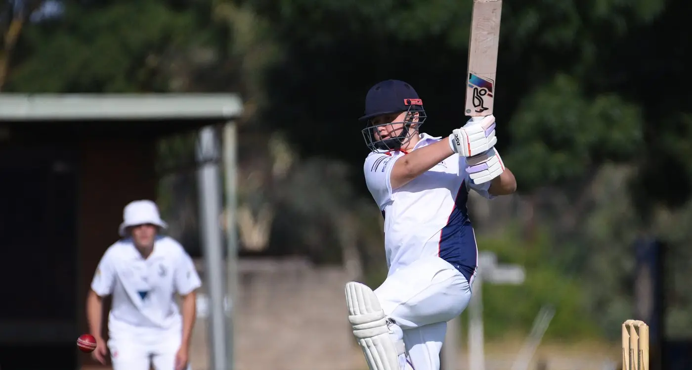 Rutherglen U14s battle against Magpies