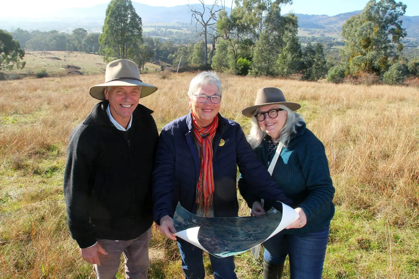 EAGER TO LEARN: Conservation and land management educator, Sue Brunskill (middle) with landholders Martin and Patricia Hendriks. PHOTO: David Thorpe Id:26674