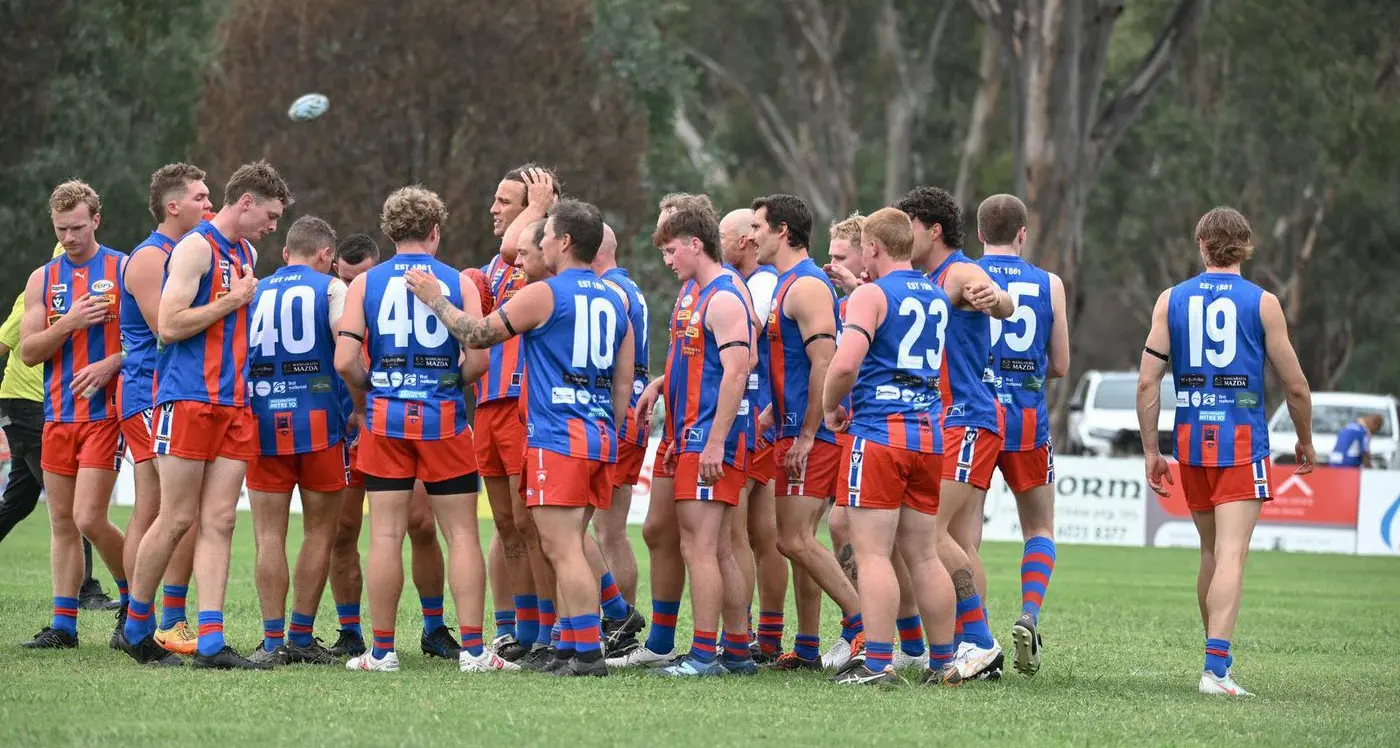Bushrangers pinch one late