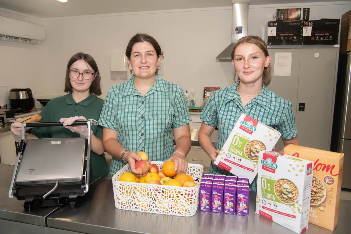 HEALTHY START TO THE DAY: Eli Leeds, Ella Pund and Tahji Browne showcasing some of the offerings at Beechworth Secondary School\\'s brakfast club program. PHOTO: Kurt Hickling