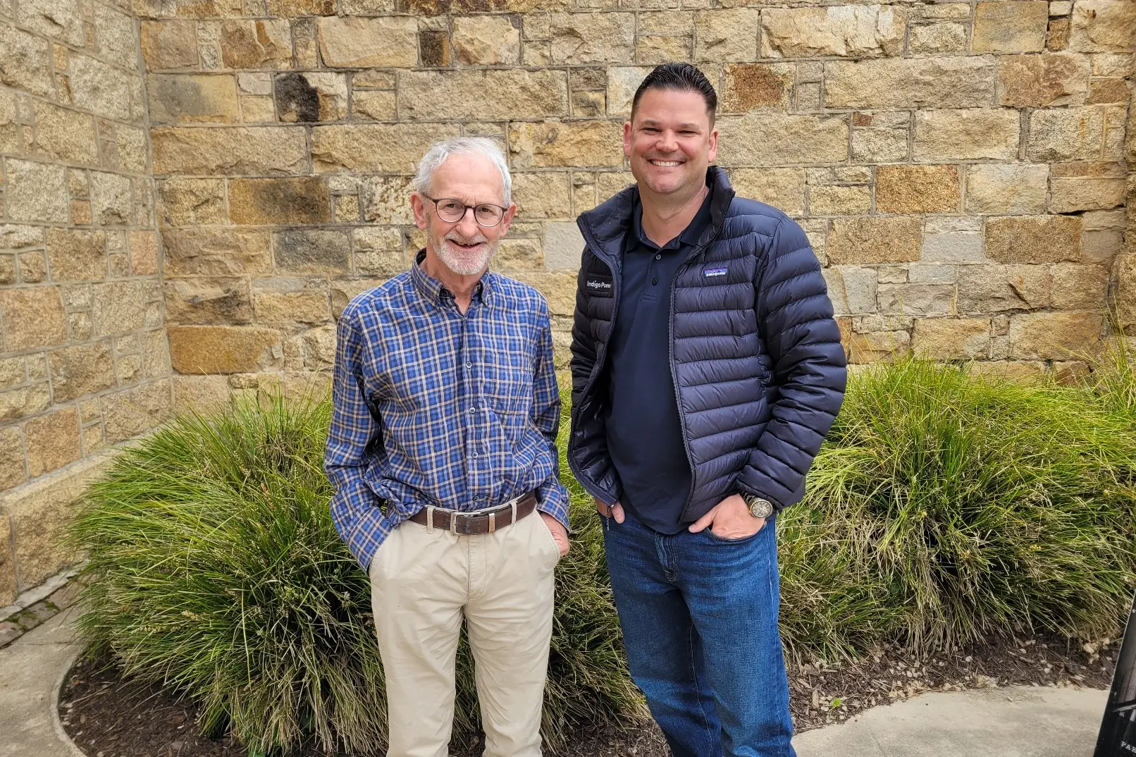 <p>INFORMATIVE: Totally Renewable Beechworth management committee member Peter Anfruns (left) looks forward to Indigo Power project manager Heath Shakespeare delivering the latest info about community batteries next Saturday. PHOTO: Coral Cooksley </p>\\n