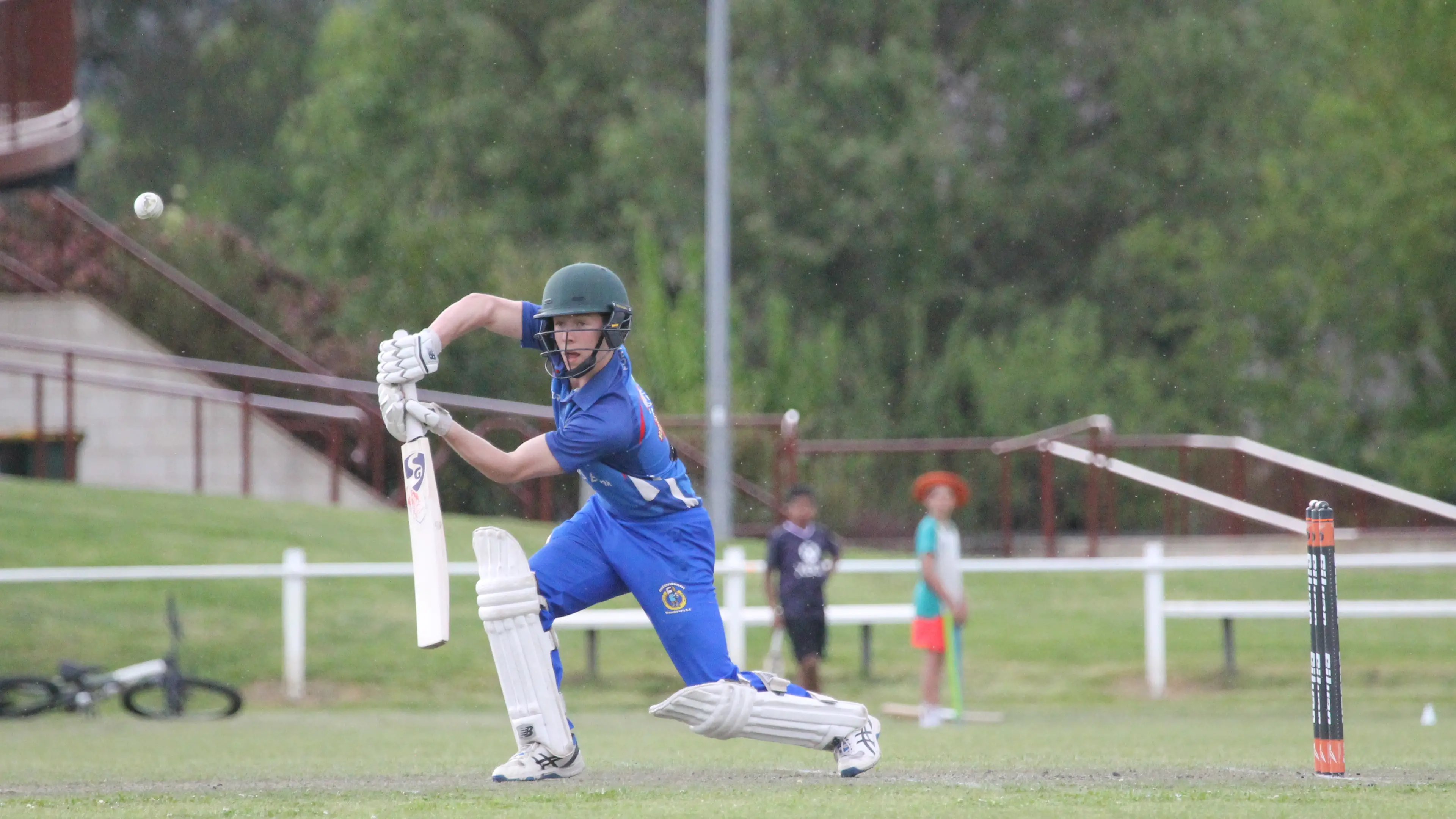 Beechworth bowlers undone by Lakers