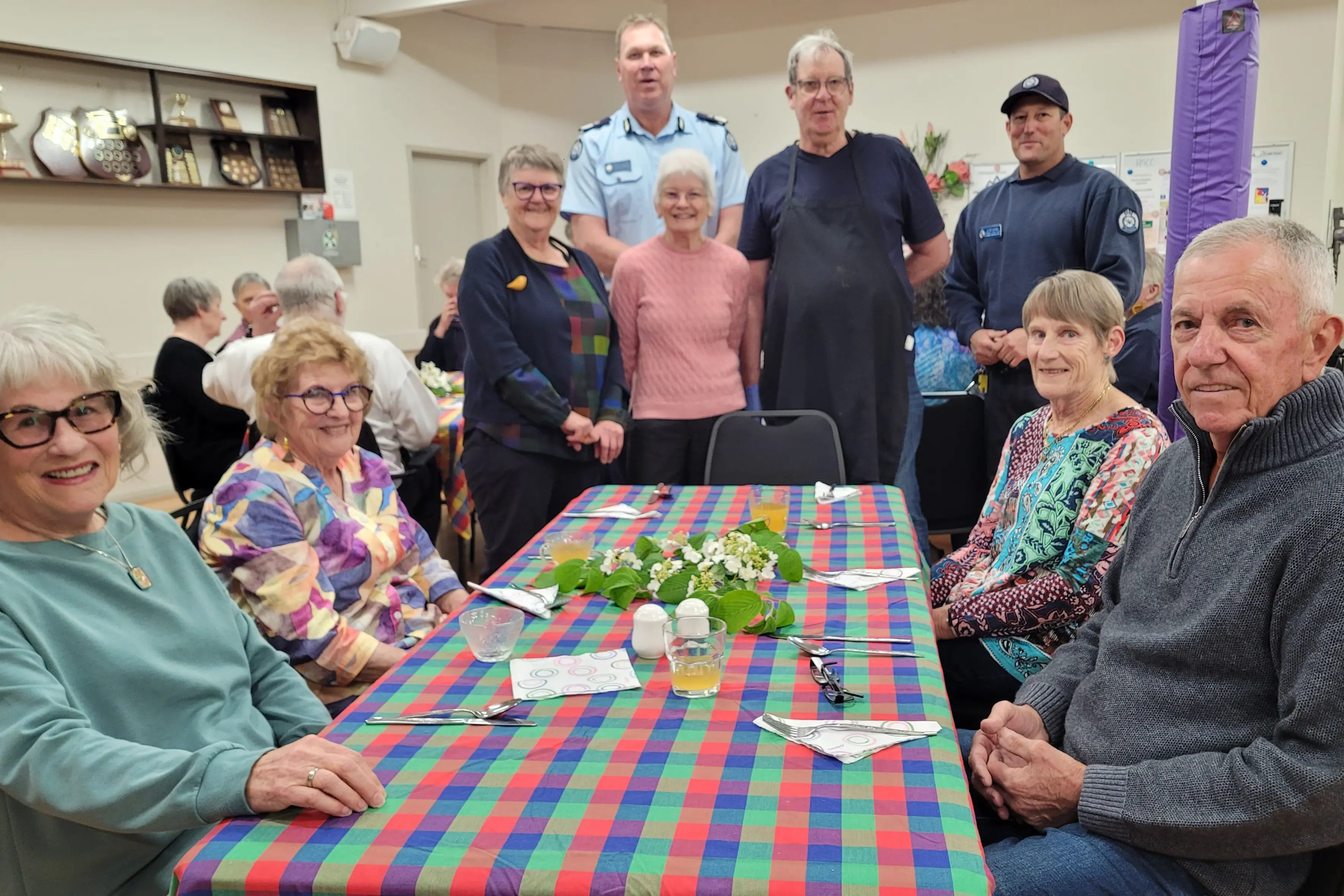 <p>ENJOYED: Beechworth\\u2019s Margy Barwood (left), Margot Hayes, Chris Dormer, Nick Selisky, Heather Hulett, Rob Goodwin, Grant Pritchard, Carol Brett and John Barwoood at last week\\u2019s get-together. PHOTO: Coral Cooksley</p>\\n