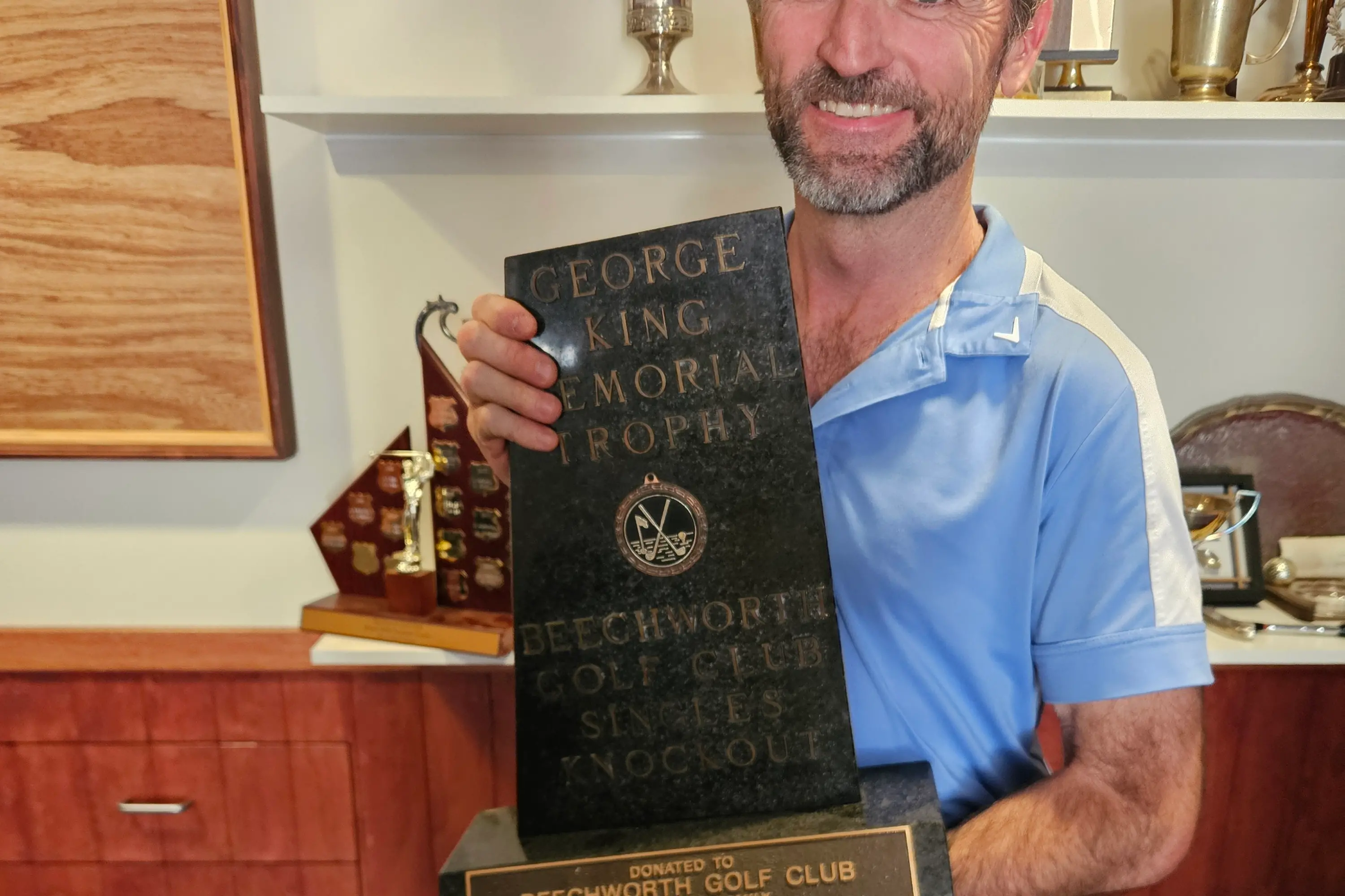 <p>MATCHPLAY WINNER: Andrew Field with the George King Memorial Matchplay Championship trophy after his triumph in Beechworth last week.</p>\\n