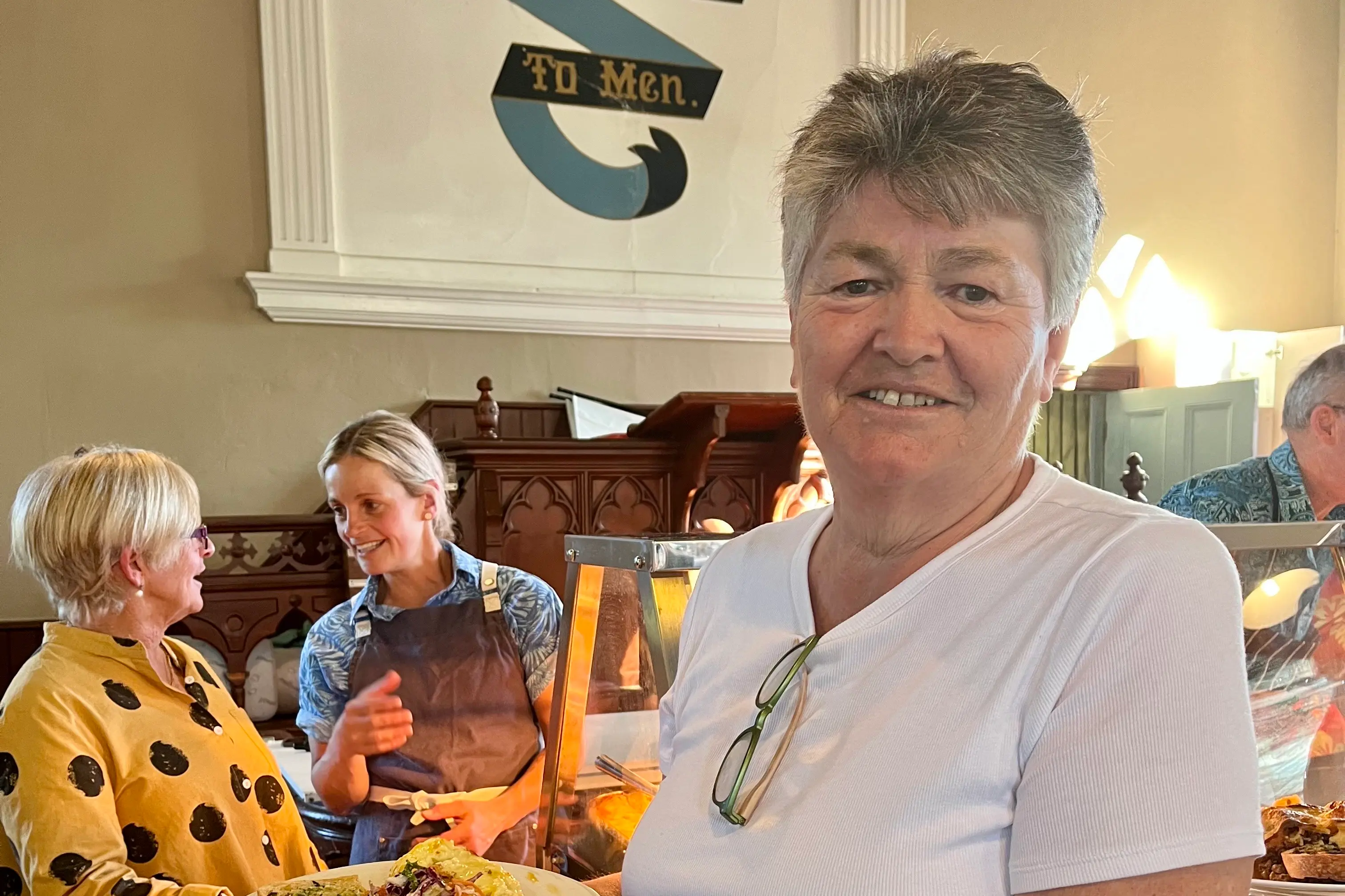 <p>MEET-UP: Beechworth\\u2019s Kathryn Chivers met people living in town she hadn\\u2019t met before at the recent Quercus Beechworth Neighbourhood Centre Community Sharing Feast. PHOTO: Heather Jameson</p>\\n