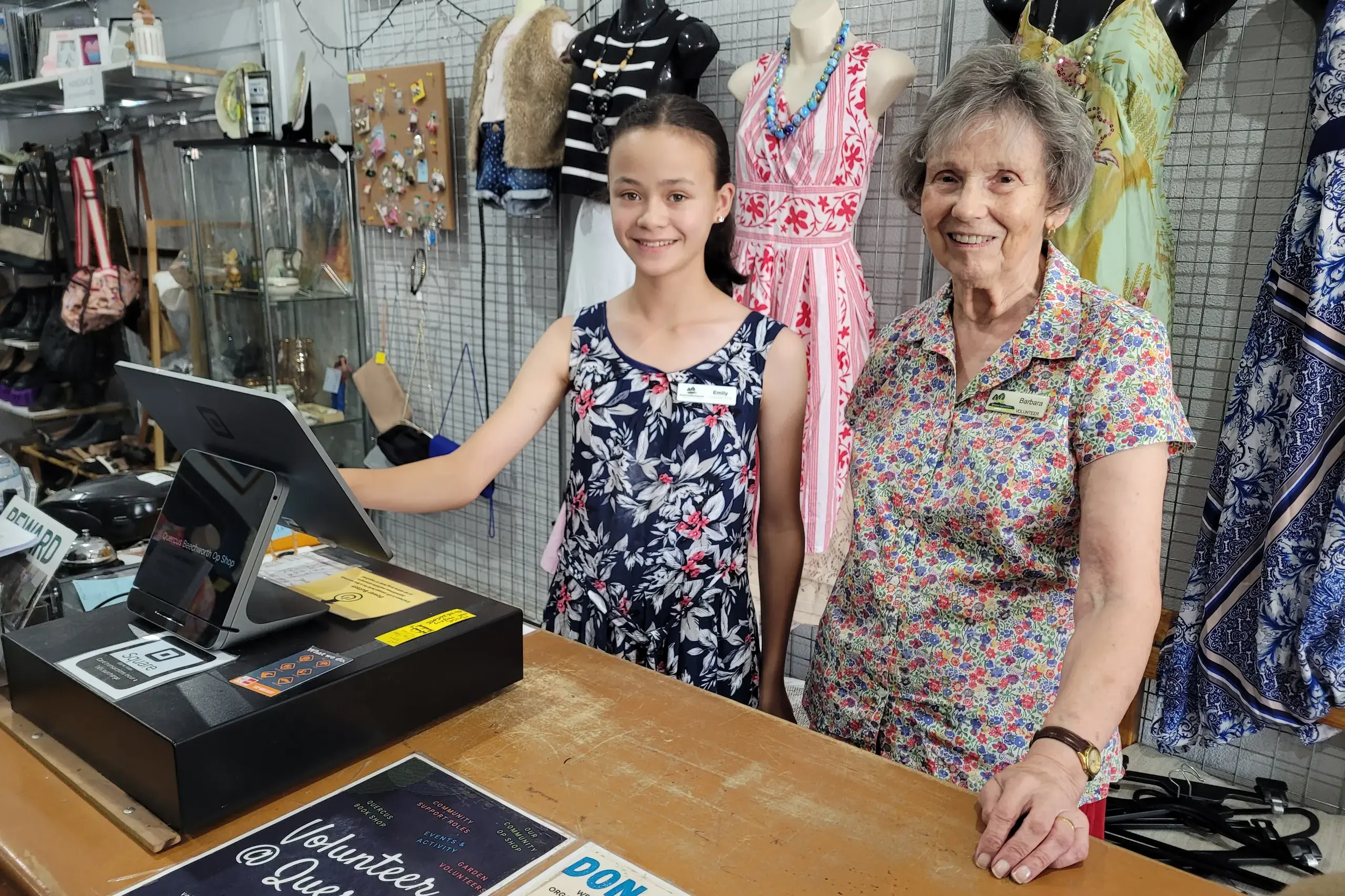 <p>GAINING SKILLS: Quercus Beechworth volunteer Barb Edwards with her granddaughter Emily giving Barb a helping hand during the school holidays. PHOTO: Coral Cooksley</p>\\n