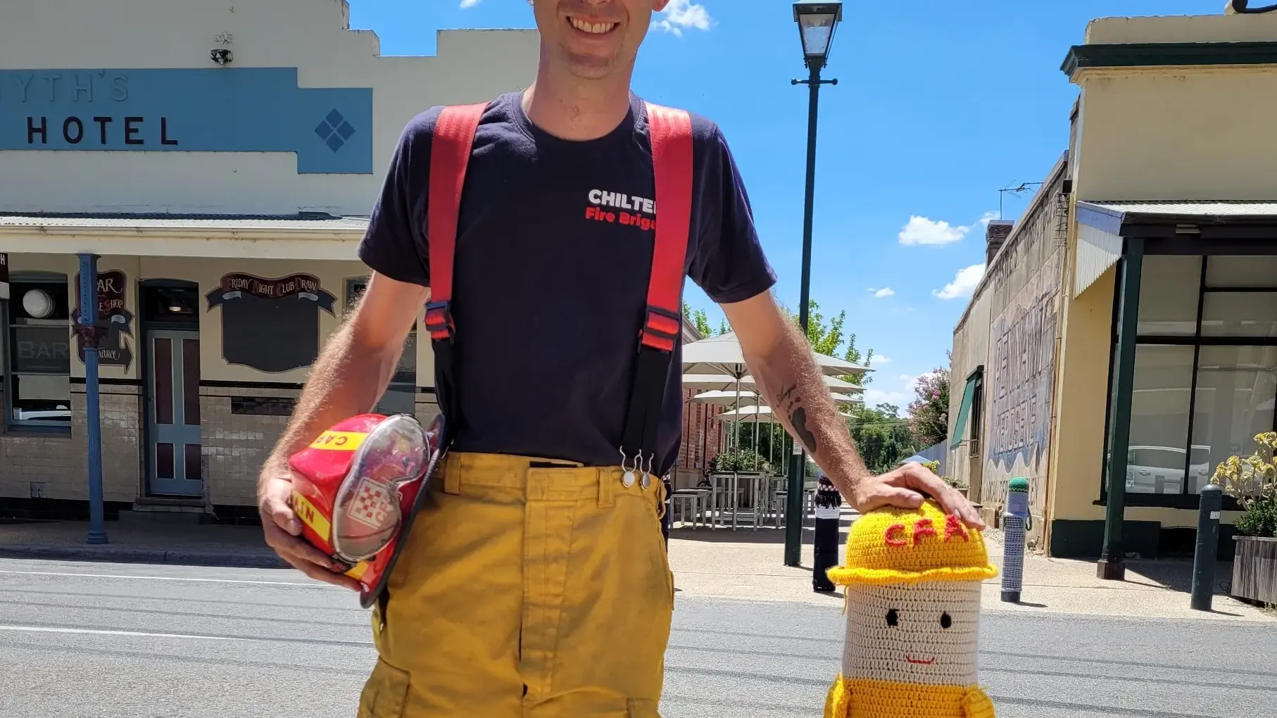 Chiltern Yarn Bombers mark appreciation of fire brigade