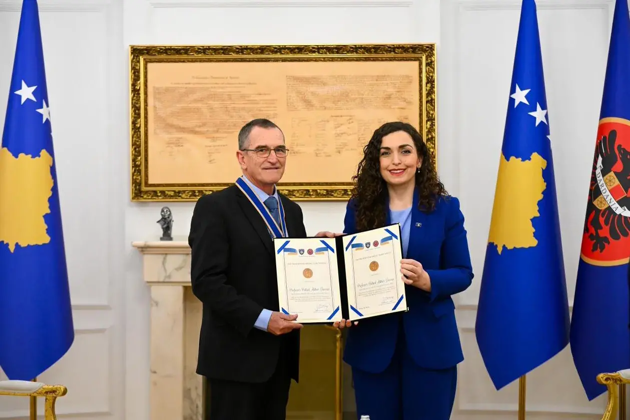 <p>RECOGNISED: The President of Kosovo Vjosa Osmani Sadriu awarded Wangaratta-born surgeon Paddy Dewan with the Saint Teresa Presidential Medal, the nation\\u2019s highest recognition for humanitarian contribution.</p>\\n