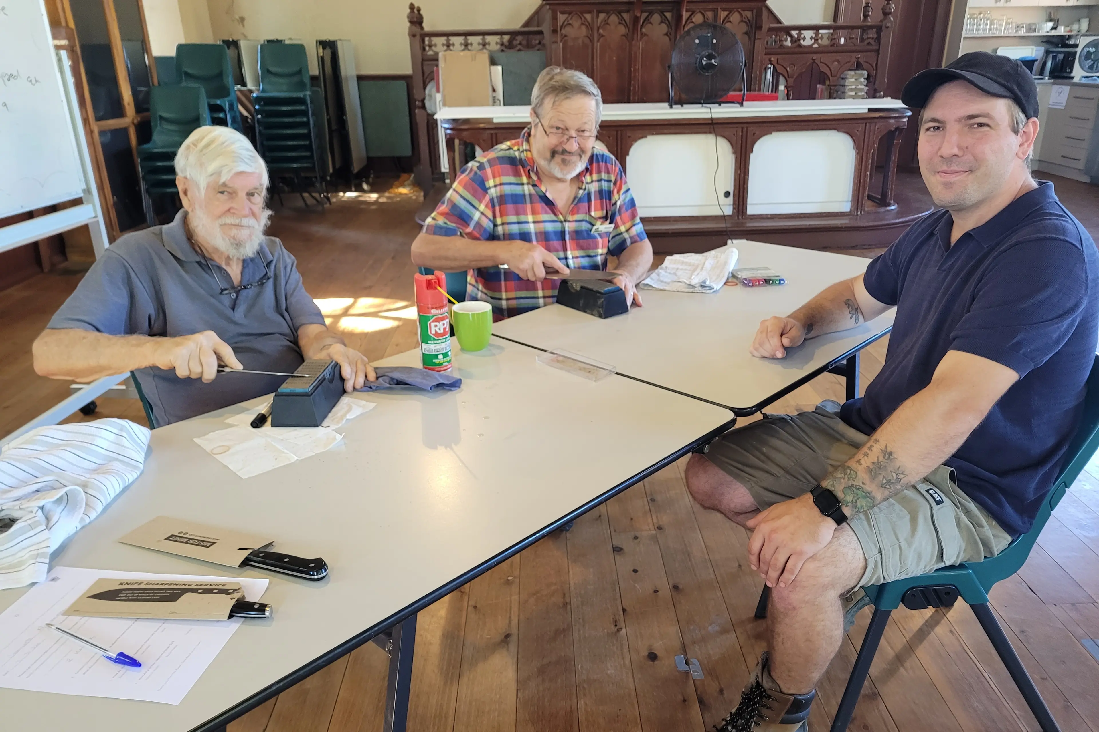 <p>CHECKED OUT: Beechworth\\u2019s Ellis Bear (right) chatted to volunteers Arthur Davies (left) and Howard Morton about the work undertaken at the repair caf\\u00E9 for the community. PHOTO: Coral Cooksley</p>\\n