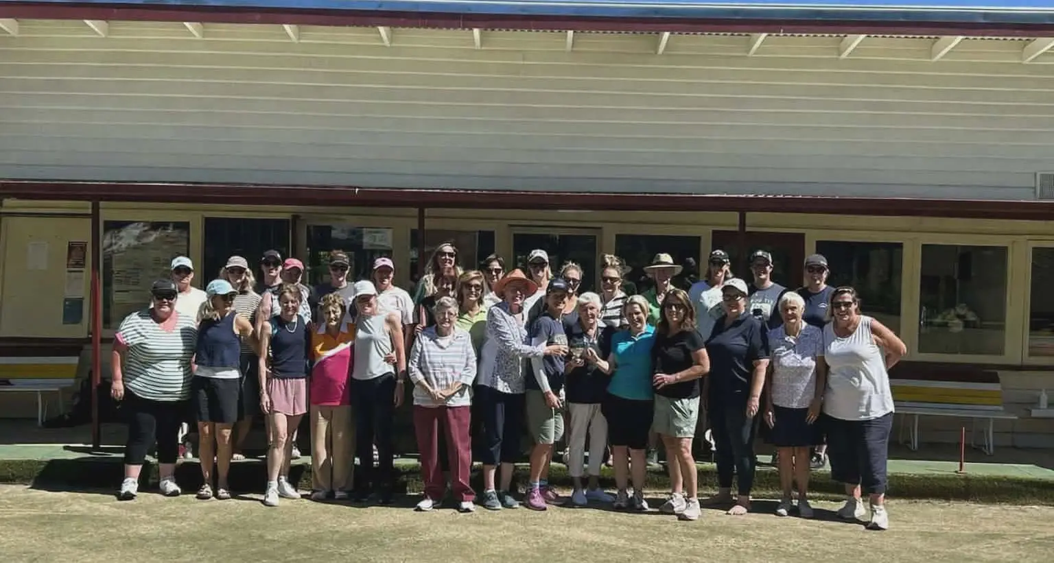 Beechworth 'Bolf' day raises $1000 for Share the Dignity