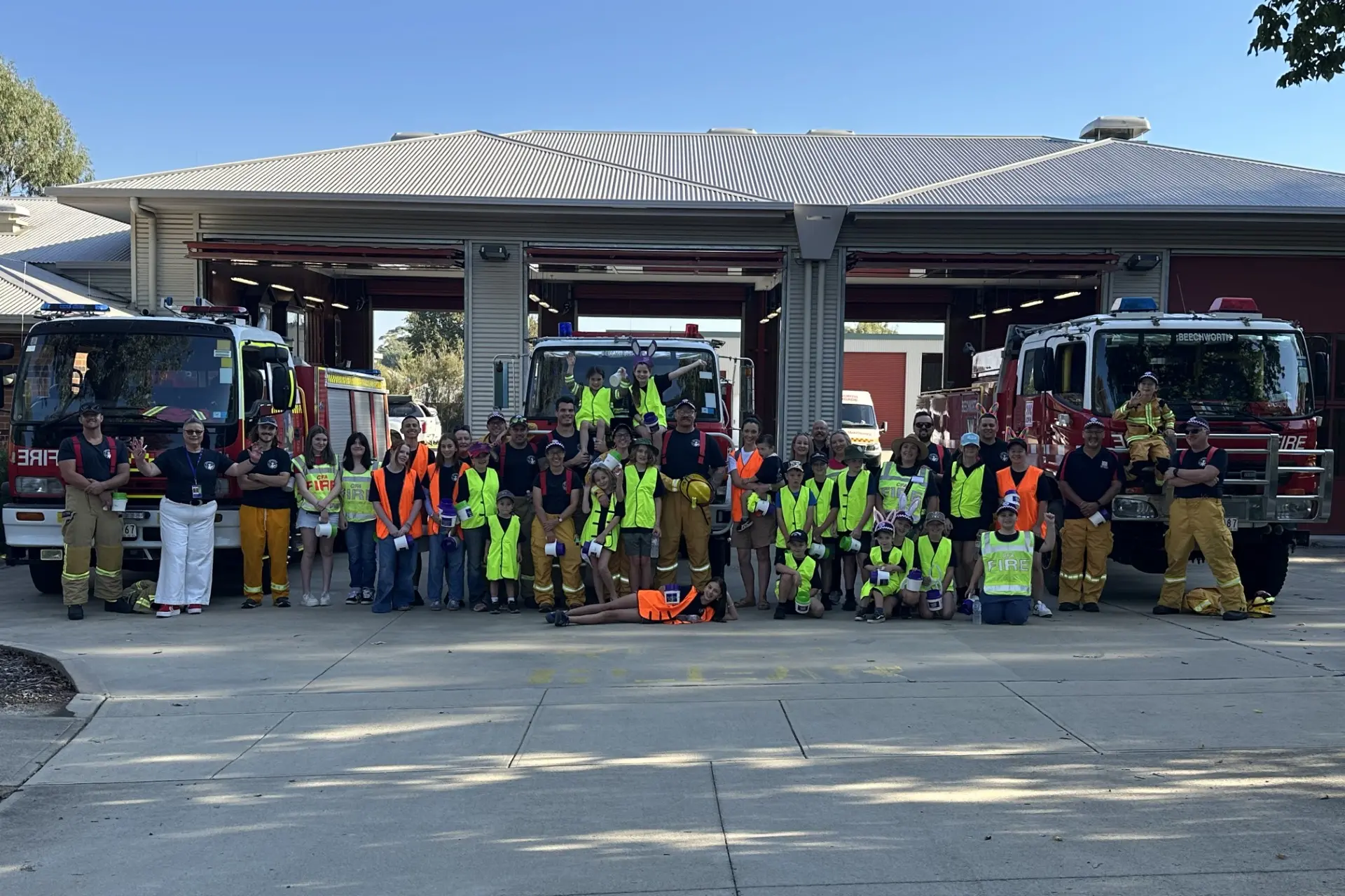 <p>FUNDRAISED: Last year\\u2019s volunteers who helped collect for the Good Friday Appeal. </p>\\n