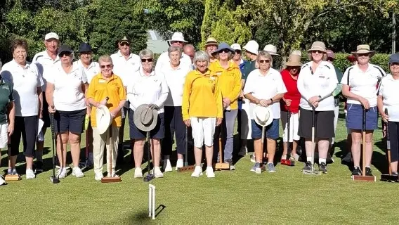 Happy hoopers shine at social tournament in Beechworth
