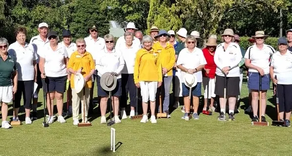 Happy hoopers shine at social tournament in Beechworth