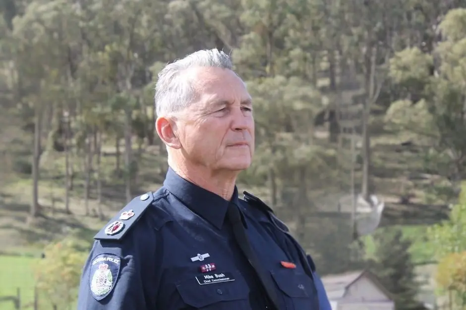 <p>TARGETING ACCOMPLICES: Victoria Police Chief Commissioner Mike Bush said police are targeting anyone who may have helped fugitive Dezi Freeman travel from Porepunkah to Thologolong.</p>\\n