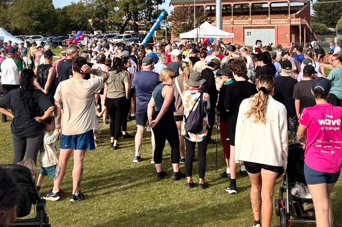 <p>ON YOUR MARKS: Runners gather around the start/finish line at Baarmutha Park last Saturday. PHOTOS: Beechworth FNC</p>\\n