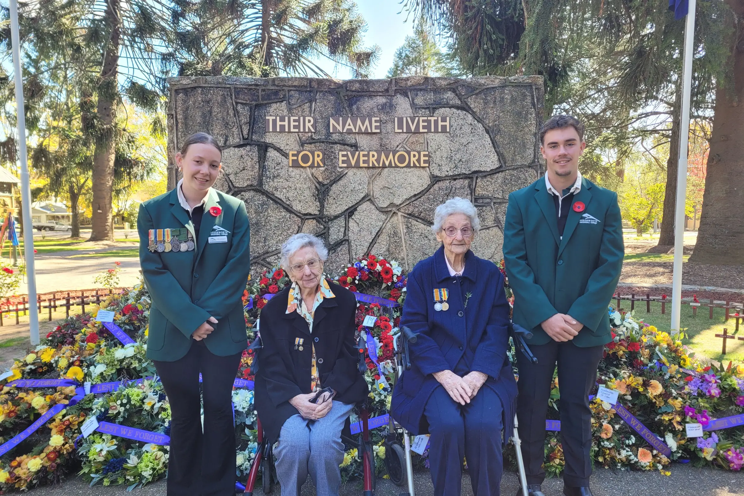 <p>PROUD: Beechworth Secondary College (BSC) captain Jade Lawrence (left), Martha Witherow\\u2019s daughters Muriel Mulgrew (96) and Peggy Mummery (94) with BSC captain Kalum Porteous at the Beechworth ANZAC Day service on Saturday. PHOTO: Coral Cooksley</p>\\n