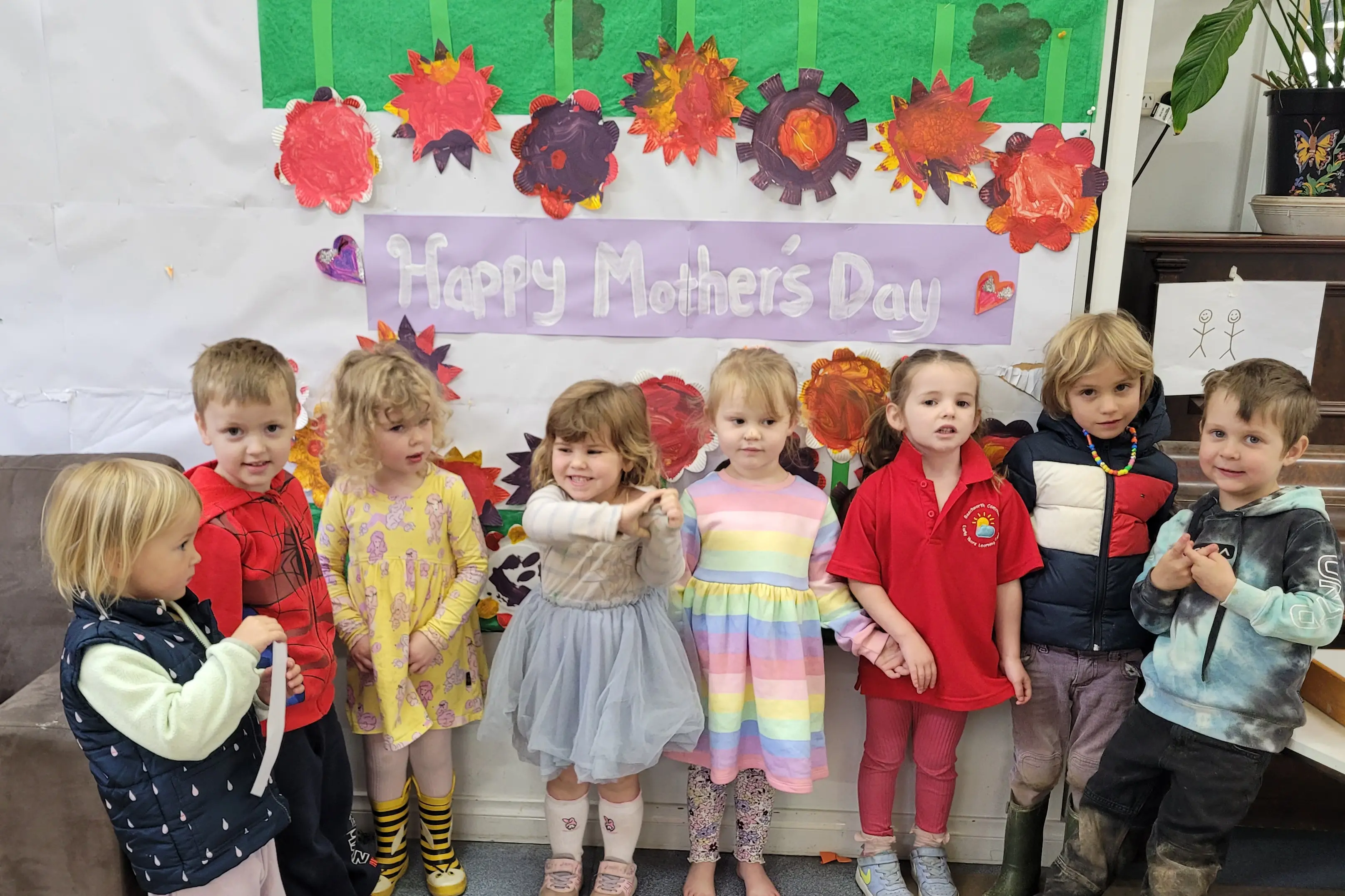 <p>HAPPY YOUNGSTERS: Mill Collins-White (left), Riley Field, Octaves Anfruns, Isabella Meredith, Nellie McMillan, Remi Jack, George Malins and Spencer French have been busy being creative in the leadup to Mother\\u2019s Day on Sunday. </p>\\n