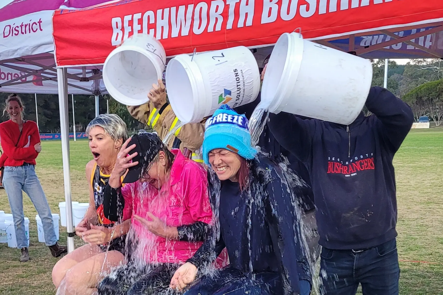 <p>THAT\\'S FREEZING: Barnawartha Football Netball Club\\'s Jo Withers (left), Beechworth\\'s Helen Chambeyron and Beechworth Night Netball Association president Christie Bence soak in the ice cold water. PHOTO: Coral Cooksley </p>\\n