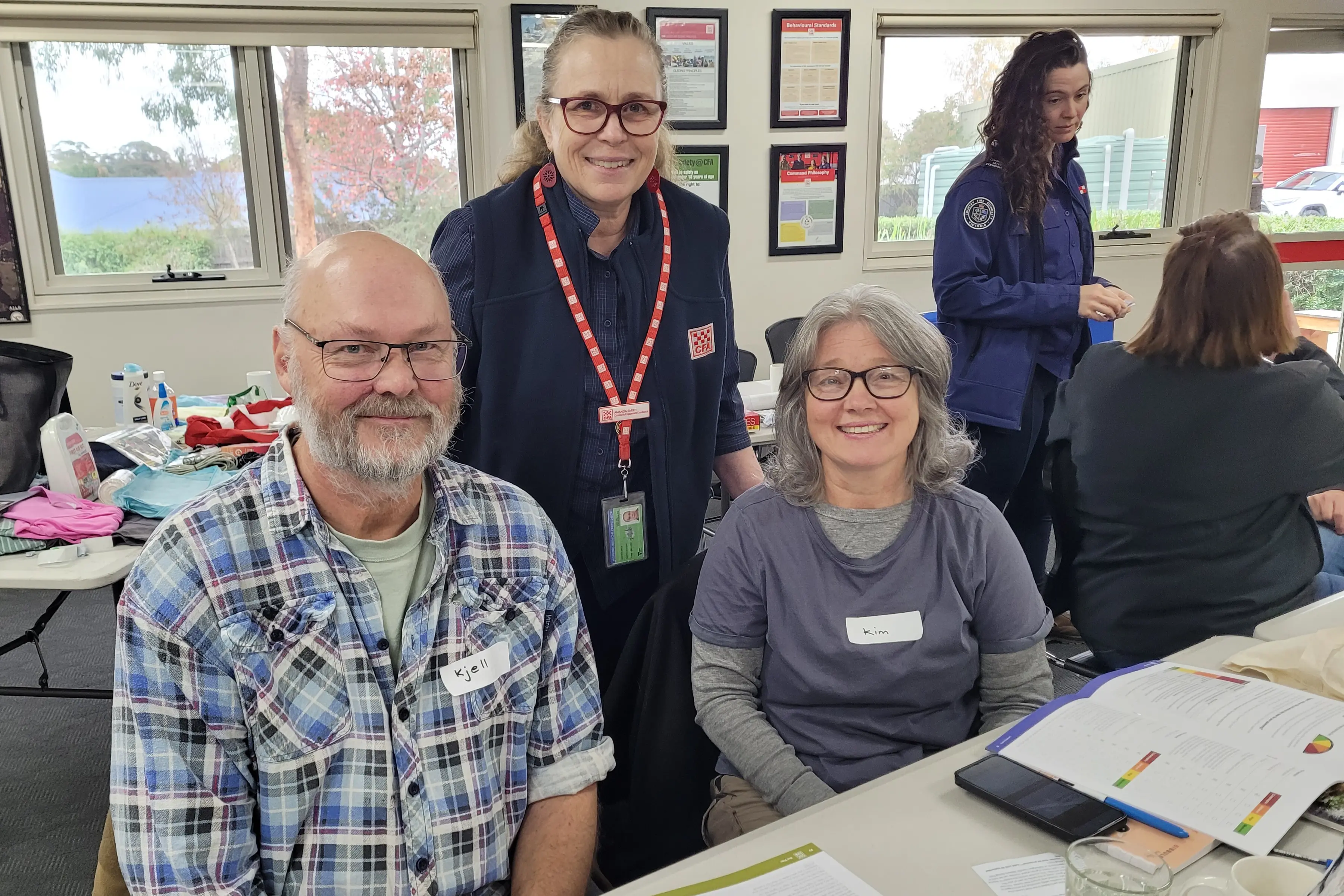 <p>VALUABLE INFO: Beechworth\\u2019s Kjell Roberts and partner Kim Haebich with CFA District 23 and 24 community engagement coordinator Amanda Smith (middle) at Sunday\\u2019s workshop. PHOTO: Coral Cooksley </p>\\n
