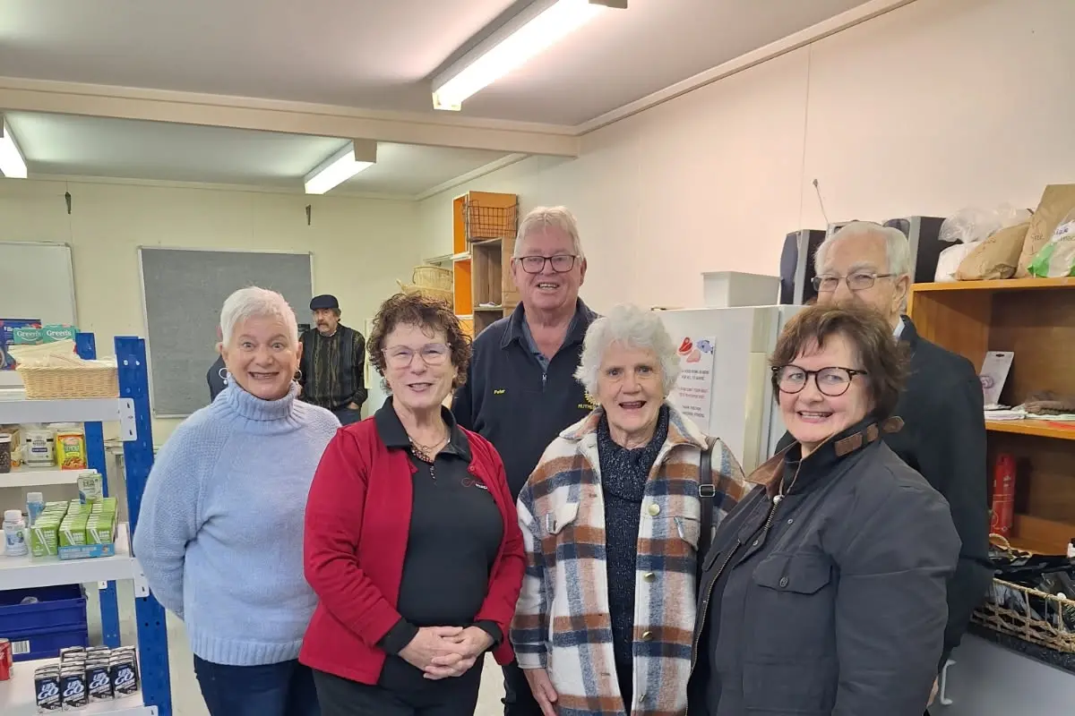 <p>EXCITED: Meals on Wheels volunteer Paula Thatcher (left), Amaranth Foundation founder and CEO Julianne Whyte, Rutherglen Rotarian Peter Fursdon, Meals on Wheels volunteer Pam Maden, Rutherglen Lions member Roberta Horne and Alan Pleitner from the Wahgunyah Progress Association at the launch on Wednesday.</p>\\n