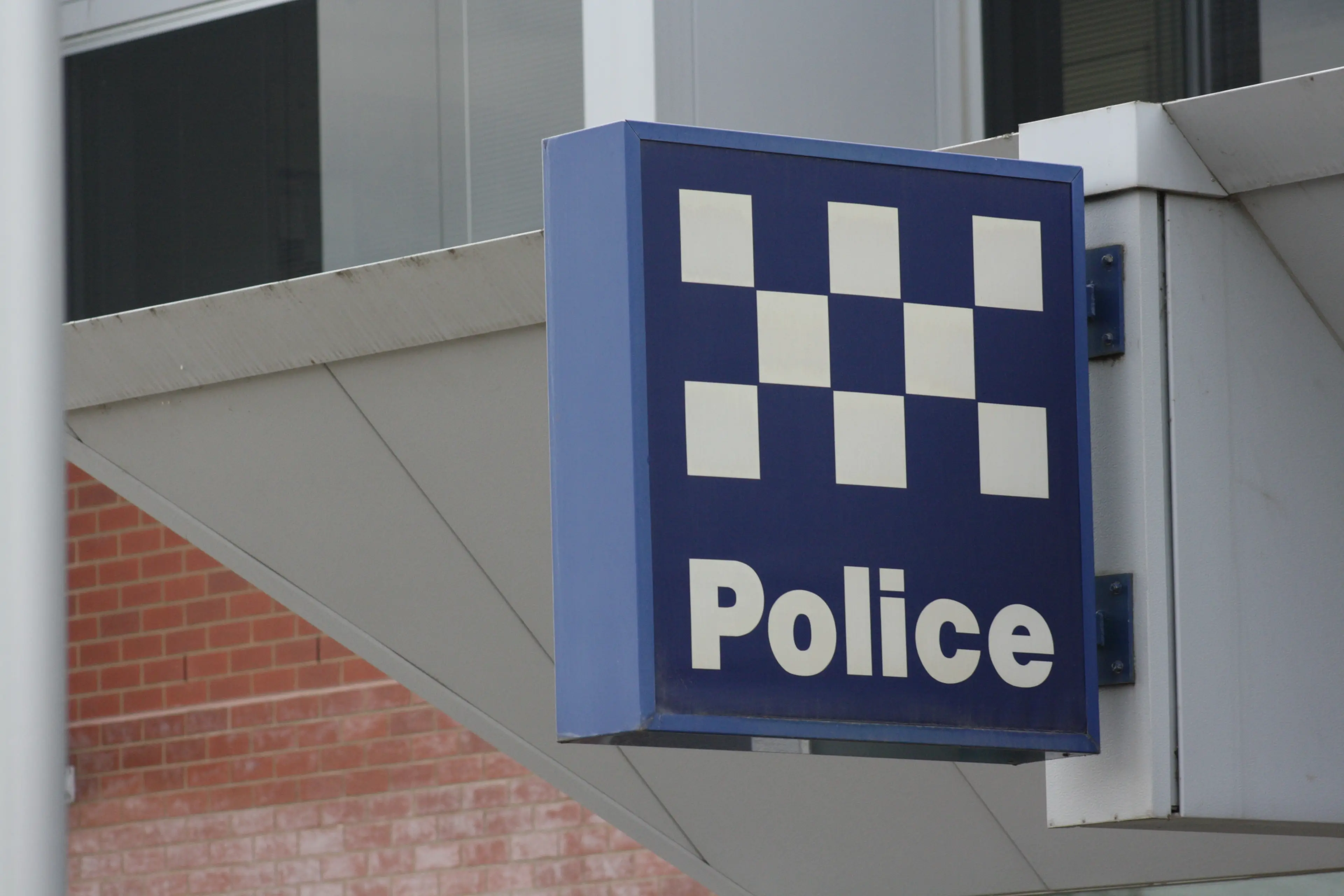 *Copy_police survey_Image001_71330
