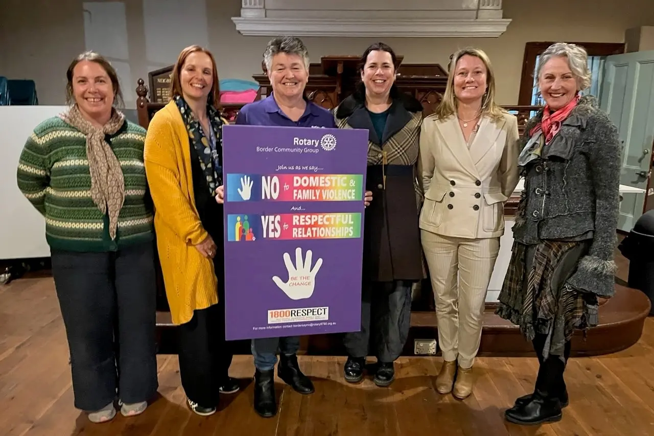 <p>DRIVEN BY COMMUNITY: Getting behind Quercus Beechworth Neighbourhood House\\'s family violence forum were Heather Jameson (left), Lucy Lee (CAV), Kathryn Chivers (e-Rotary Club District 9790), Nadia David (Victoria Legal Aid), Tina Byford (Victoria Police), and Jenny Hogan (Quercus). </p>\\n