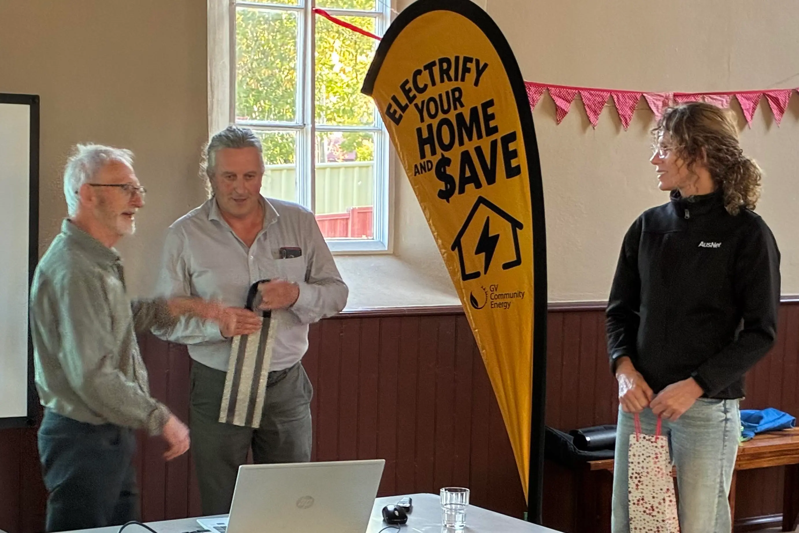 <p>VALUABLE INFO: Totally Renewable Beechworth\\u2019s Peter Anfruns (left) with Goulburn Valley Community Energy\\u2019s CEO Geoff Lodge and Ausnet community engagement adviser Jo Kalstein at the recent event.</p>\\n