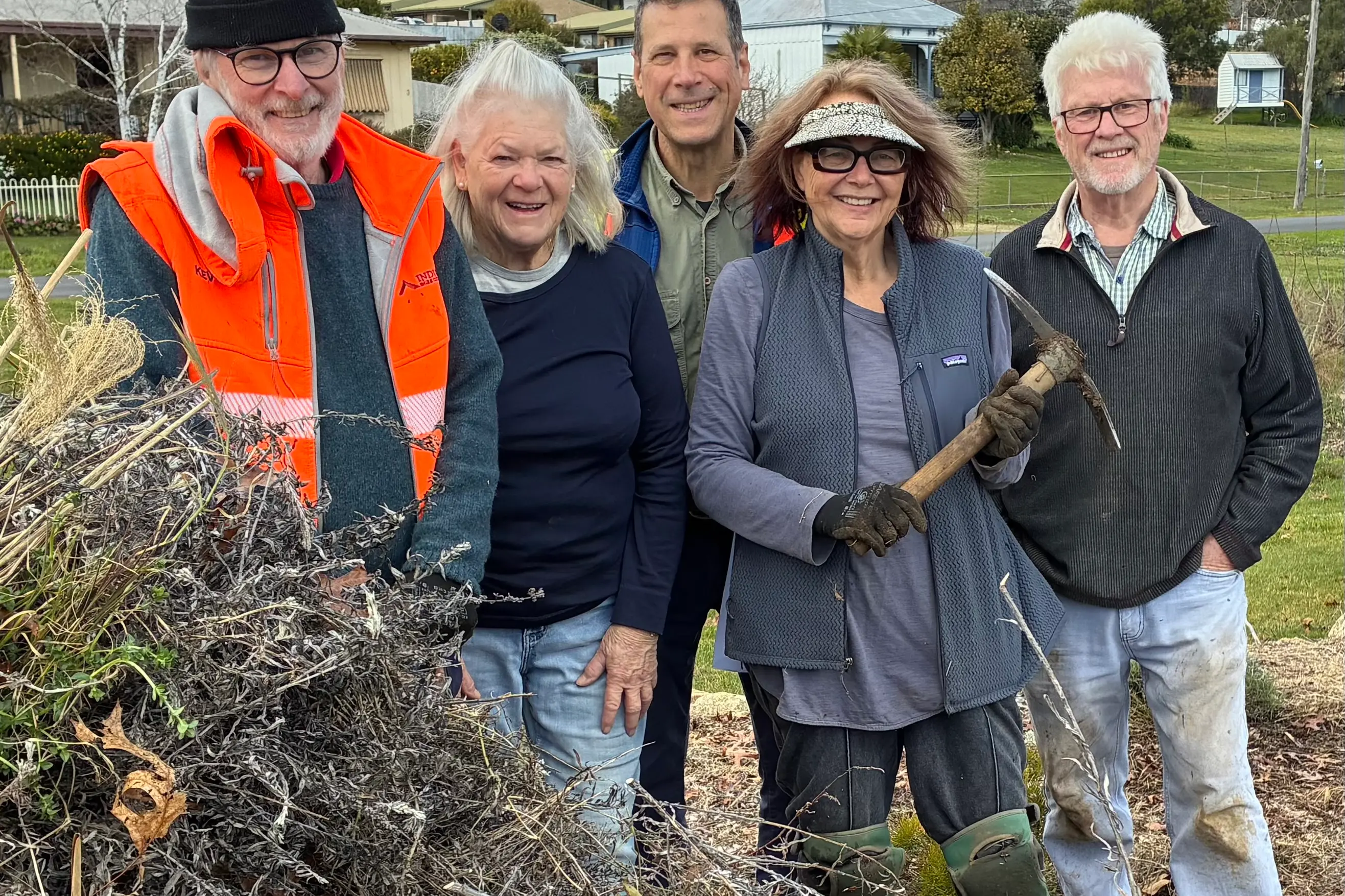 <p>WEED WORK: Beechworth Green Team volunteers (from left) Peter Matthews, Jan Milhinch, Peter Kenyon, Roberta Baker and Peter Hempenstall with part of their weed and clipping haul in Beechworth\\u2019s Railway Precinct Park on Saturday. PHOTO: Jamie Kronborg</p>\\n