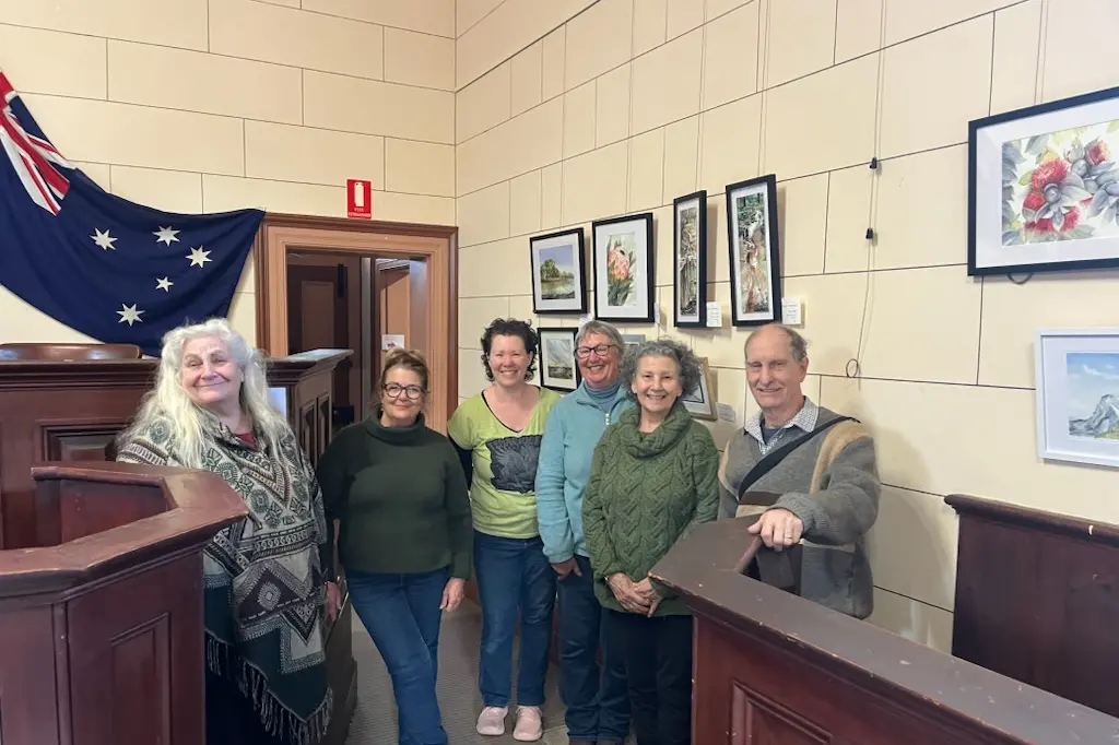 <p>TALENTED: Artists Louise Hazelton (left), Belinda Adams, Yasmin Chambers, Janice Graham, Andrea Excell and Quentin Bell showcased their work last weekend in the Chiltern Courthouse.</p>\\n