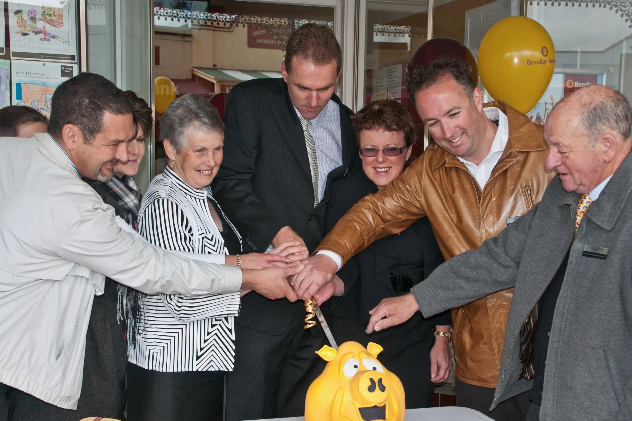 <p>COMMUNITY VISION: David Box (left), Sue Humphris, Meryl Johnson, Eric Visscher, Lyn Clark, Jamie Horne and Graeme Gallus with some of them as board members cut the celebration cake when the bank started on 9 September 2011. </p>\\n