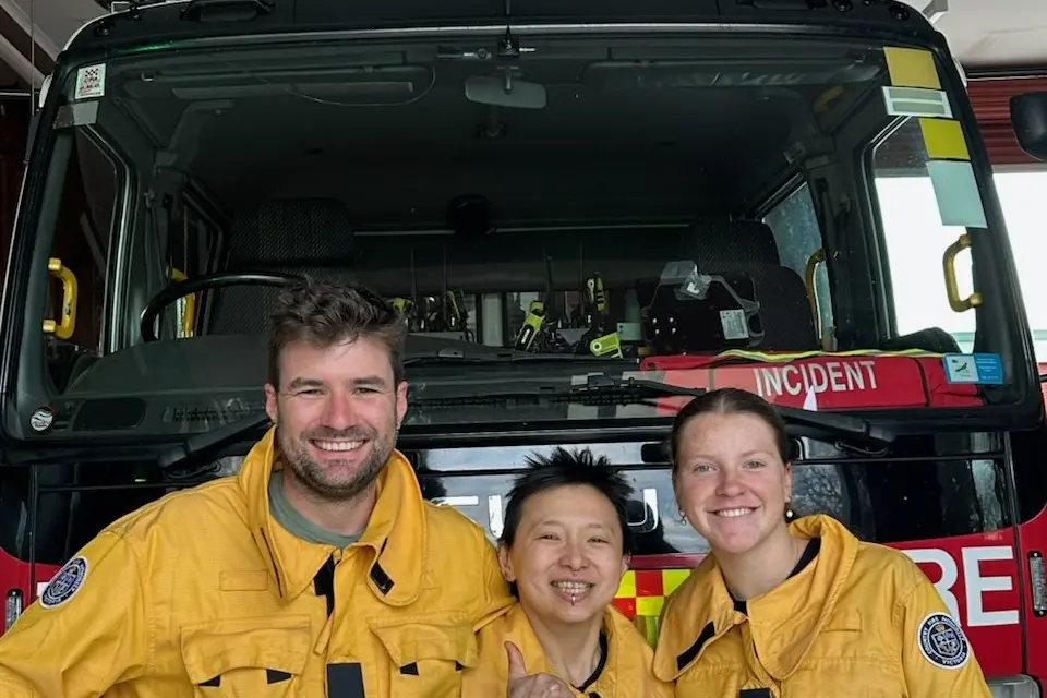 <p>HAPPY RECRUITS: Recent recruits to the Beechworth Fire Brigade Donald Patson (left), Jessica Nawawi and Samia O\\u2019Riley. PHOTO: Hannah Hunt</p>\\n
