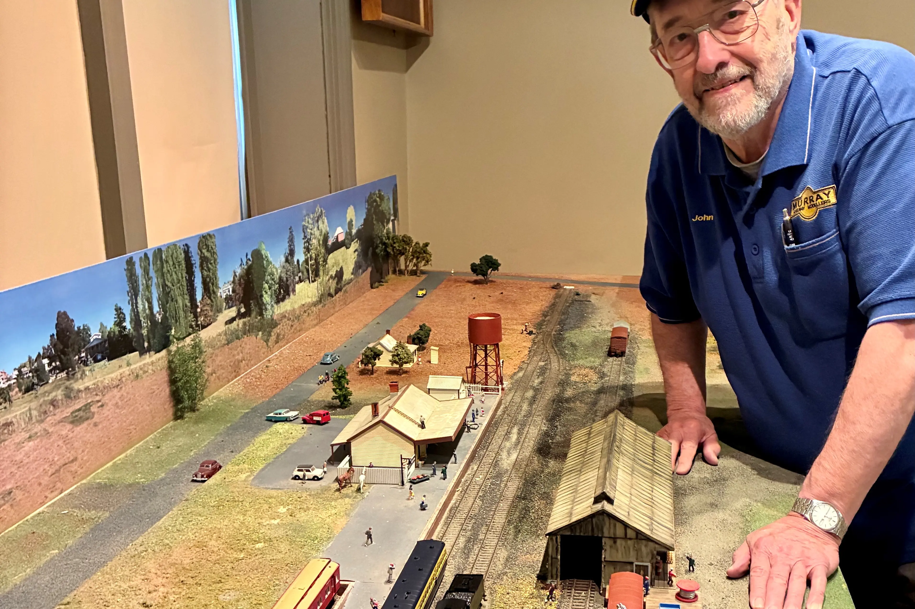 <p>MODEL MASTER: Beechworth Telegraph Station model railway guide and Murray Railway Modellers\\u2019 John Harvey with a model layout of the Beechworth railway in the Telegraph Station, where the railway can be seen operating on Thursdays and Sundays. PHOTO: Jamie Kronborg</p>\\n