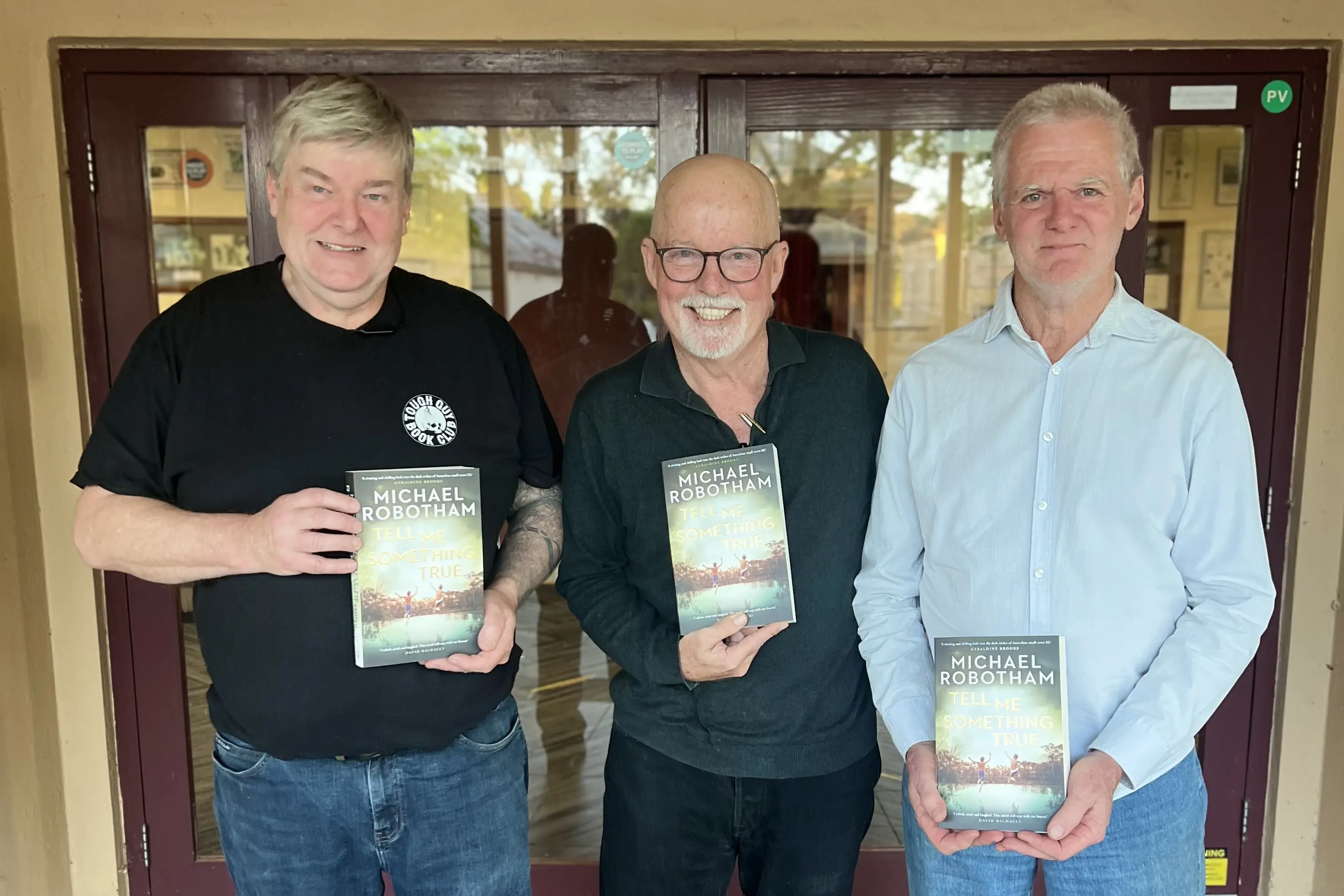 <p>ALL EARS: Around 90 book lovers enjoyed listening to an international best-selling author Michael Robotham last Thursday night. PHOTO: Beechworth Library</p>\\n